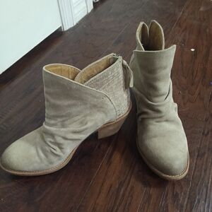 Stylish Tan Ankle Boots